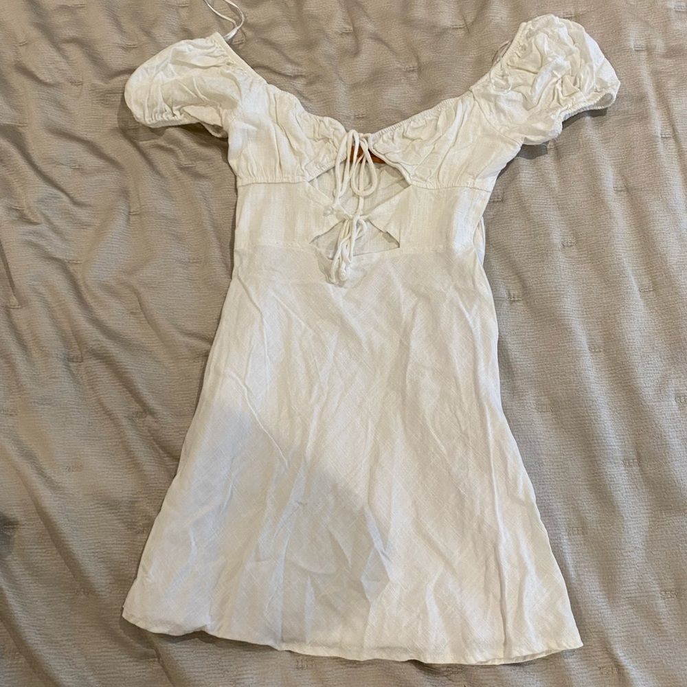 White shirtsleeve dress with cut out | Stella Dallas